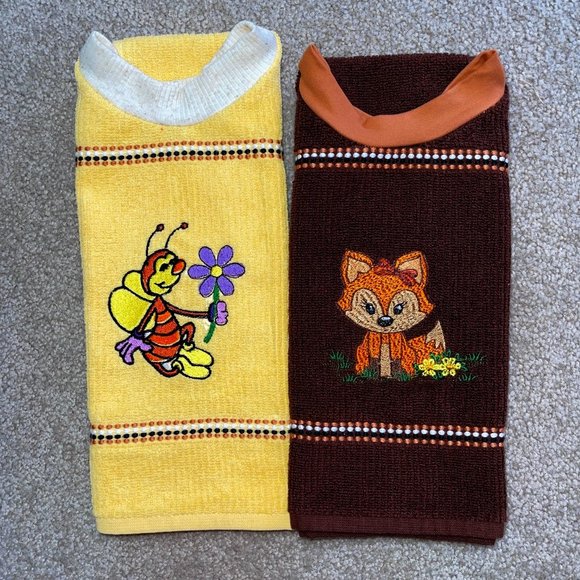 NWOT BAby Towel Bibs Embroidered 2 Pk Age 1-5 - Picture 1 of 5